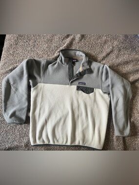 Patagonia Men’s Two-Tone Gray & Cream Synchilla Snap-T Fleece Pullover size m